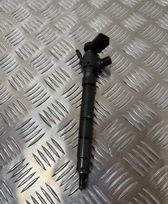 Skoda Fabia Mk3 (NJ) Fuel injector 28565335 46827920H 04B130277N