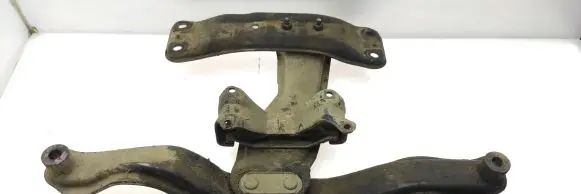 Subaru Forester SF Gearbox mounting bracket