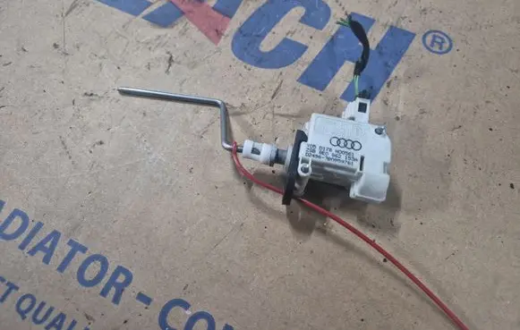 Audi A4 S4 B7 8E 8H Fuel tank cap lock motor 3B0959781 8E0862153A