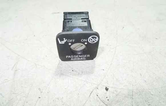 Toyota Avensis T270 Passenger airbag on/off switch 1672J97