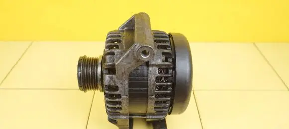 Opel Corsa E Generator/alternator 39047359 B13DTE