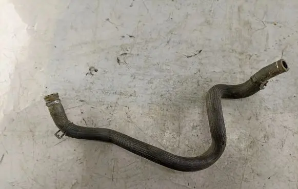 Suzuki Grand Vitara I Engine coolant pipe/hose