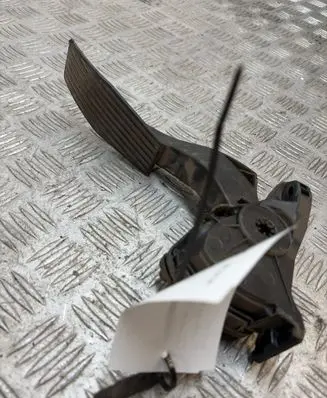 Opel Insignia A Accelerator throttle pedal 13237352
