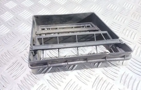 KIA Sorento Quarter panel pressure vent 