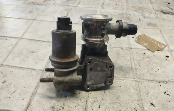 Skoda Octavia Mk1 (1U) EGR valve 06A131501F
