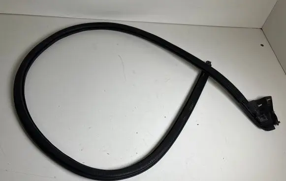 Ford Mustang VI Front door rubber seal FR3B7620709A