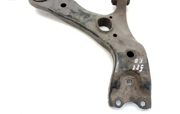 Toyota Avensis T270 Front lower control arm/wishbone