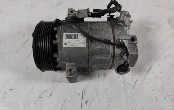 Renault Clio IV Air conditioning (A/C) compressor (pump) 926007741R T60718C 8129242904