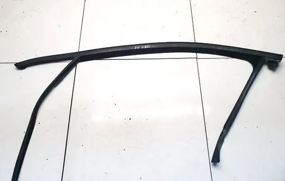 Opel Insignia A Rubber seal front coupe door 132280841H