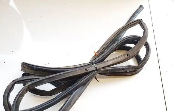 Honda FR-V Rubber seal rear door