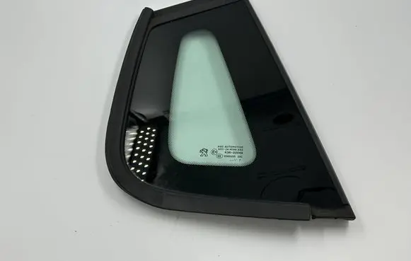 Peugeot 2008 I Rear side window