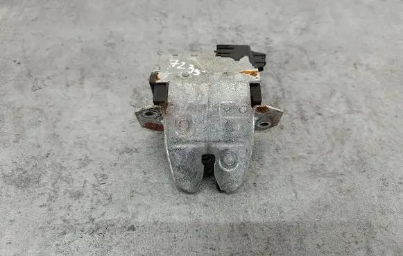 Mercedes-Benz C W203 Tailgate lock latch A2037400235