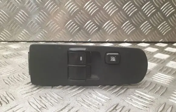 Mitsubishi Colt Electric window control switch MR587959