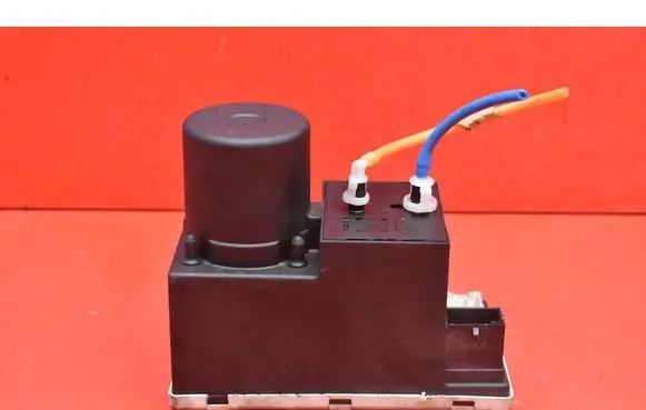 Audi A3 S3 8L Central locking vacuum pump 8L0862257L