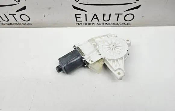 Mercedes-Benz GL X166 Front door window regulator motor A1669060301 937672100 0130822755