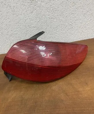 Peugeot 206 Rear/tail lights 2531 E1033