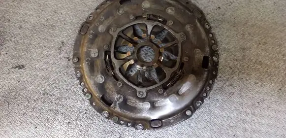 Volkswagen Golf Plus Pressure plate 03G141025E