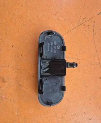 Windshield washer spray nozzle