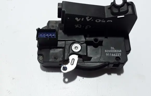 Opel Vivaro Front door lock 8200008248
