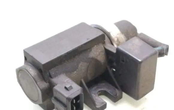 BMW 5 E39 Turbo solenoid valve 72279600 2247906