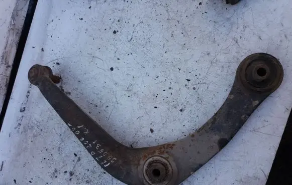 Peugeot 206 Front lower control arm/wishbone