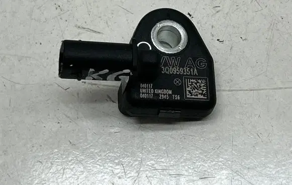 Volkswagen PASSAT B8 Airbag deployment crash/impact sensor 3Q0959351A 2945TS6 040117