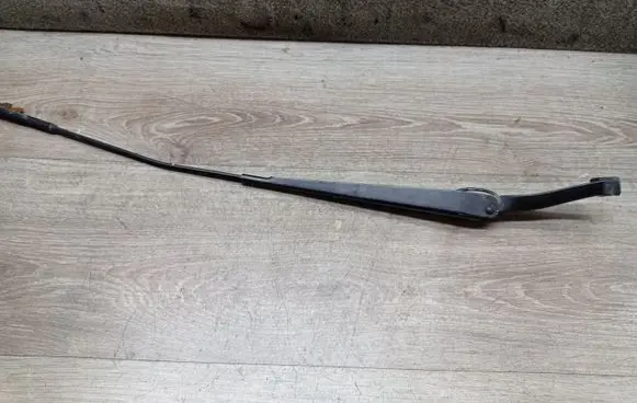 Volvo V70 Front wiper blade arm 30655615