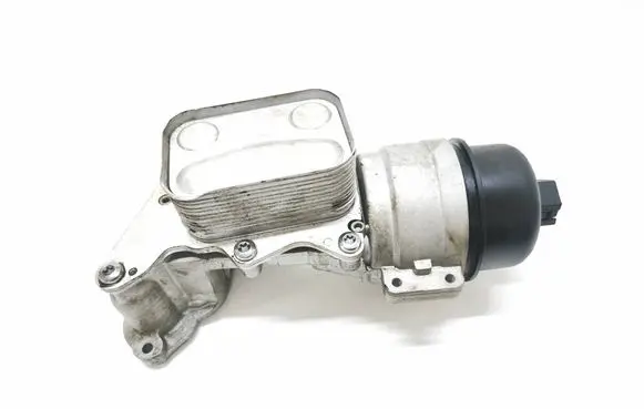 Peugeot 308 Oil filter mounting bracket