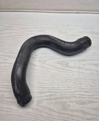 Volvo V70 Engine coolant pipe/hose 08671393