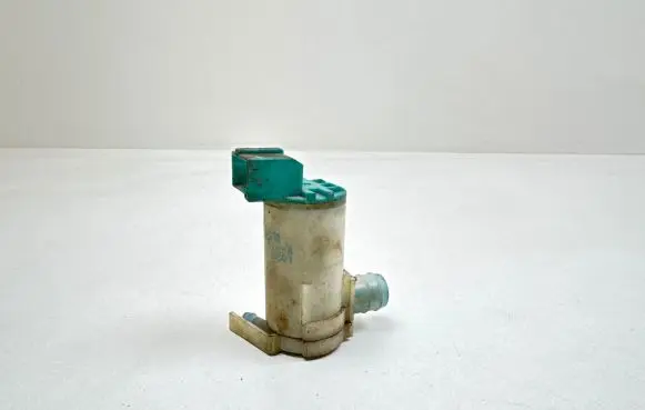 Nissan X-Trail T30 Windscreen/windshield washer pump 2224616A