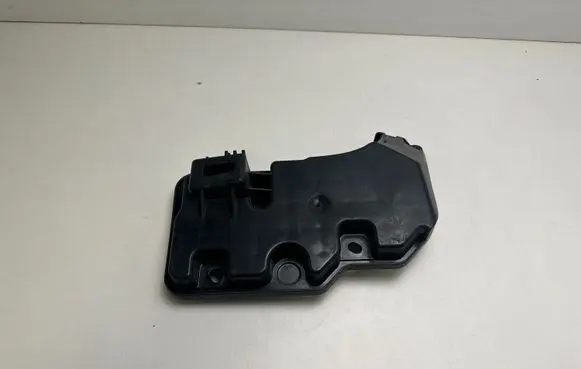 Ford Mustang V Rear bumper mounting bracket 5053438