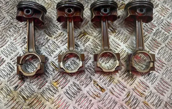 Fiat 500X Piston with connecting rod 