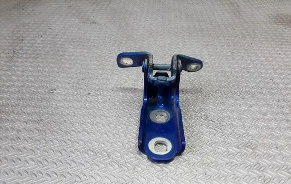 Chevrolet Cruze Rear door lower hinge