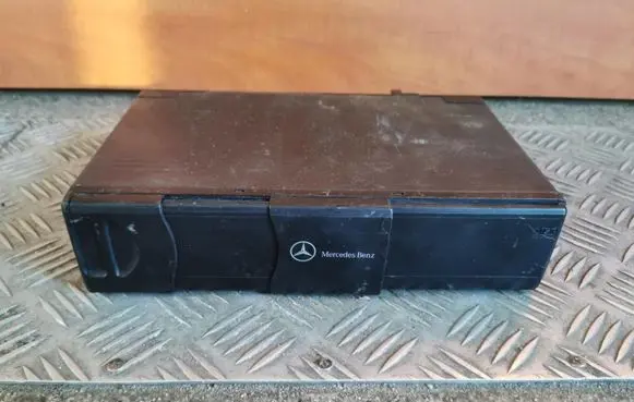 Mercedes-Benz C W203 CD/DVD changer A2038209189