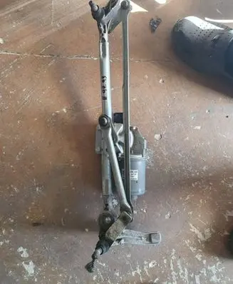 BMW 3 E90 E91 Front wiper linkage