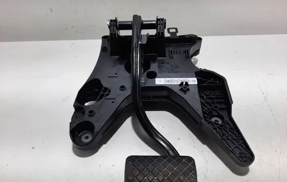 Volkswagen Touareg II Brake pedal bracket assembly 7P0723117B