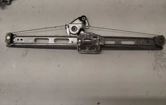 Mercedes-Benz A W168 Front door window regulator with motor 1687230008