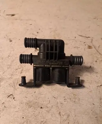 BMW 5 E60 E61 Coolant heater control valve 6931708