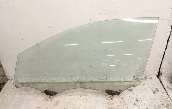 Peugeot 3008 II Front door window glass four-door