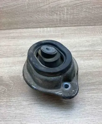 BMW X5 E53 Engine mount bracket 1096996