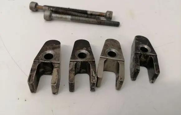 Mercedes-Benz C W203 Fuel Injector clamp holder