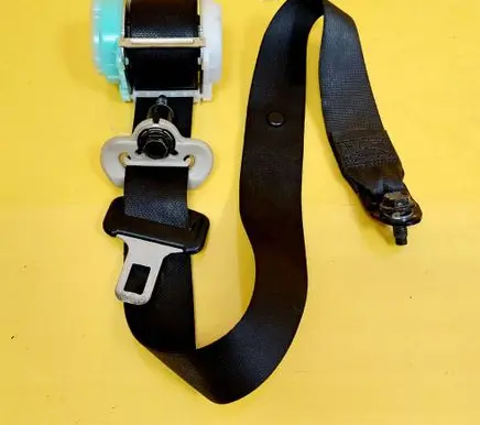 Nissan Note (E11) Rear seatbelt 