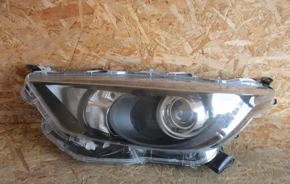 Toyota Yaris XP210 Headlight/headlamp 