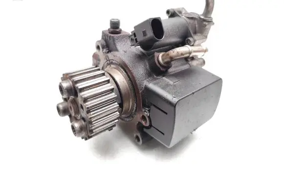 Volkswagen Golf Cross Fuel injection high pressure pump 03L130755E