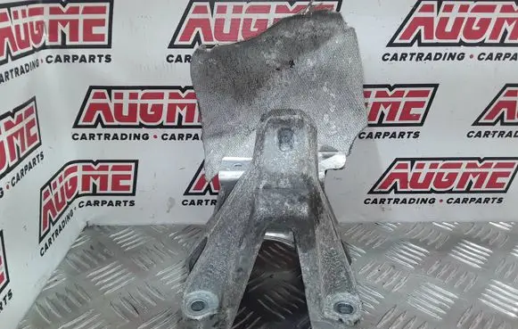 Engine mounting bracket