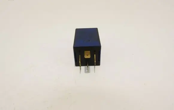 Opel Omega B1 Window wiper relay 90240092
