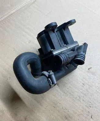 BMW 5 E39 Coolant heater control valve 1382299