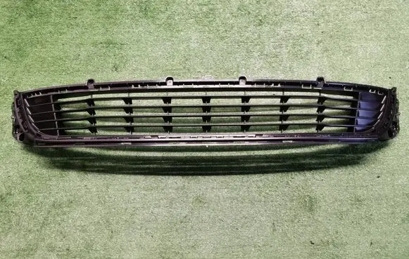 Renault Megane III Front bumper lower grill 622543916RDANEK 622543916R