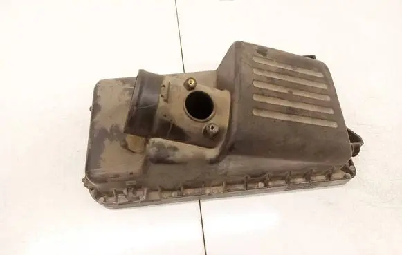 Toyota Avensis T250 Air filter box 177050G011