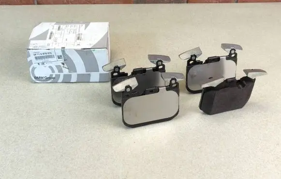 BMW 4 F32 F33 Brake pads (front) 6878876 6859066 6850850